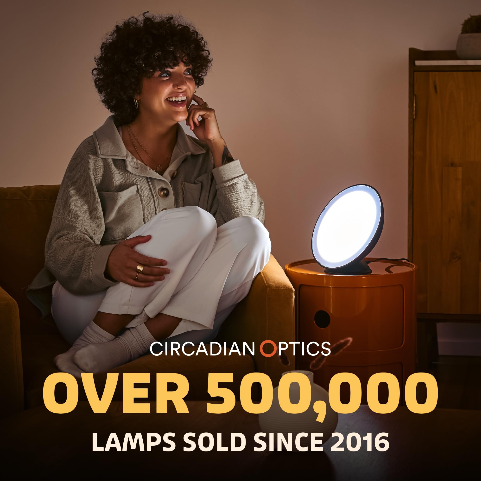 Circadian Optics Lumine - Lámpara de escritorio de terapia de luz brillante | Como se ve en Shark Tank | Brillo ultra potente de 10.000 LUX | Color de 5500 K imita el sol del mediodía | Mejora tu