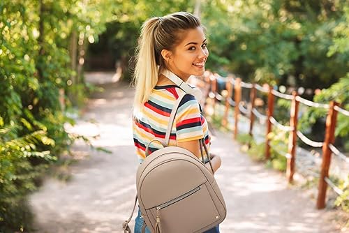 Miniatura 2 de Mini mochila antirrobo para mujer, bonita mochila escolar para adolescentes y niñas con cremallera segura y borla, Caqui, Mochilas de viaje