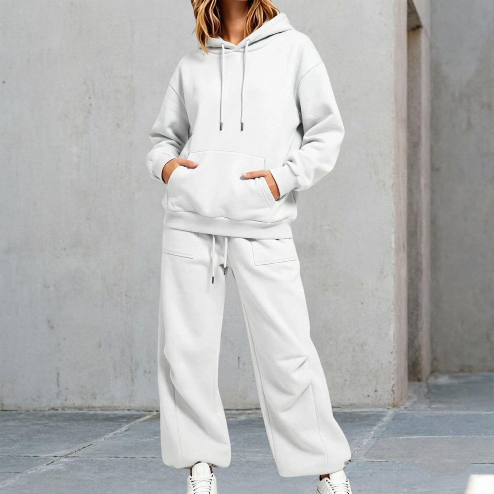 Elegant: Lässiger Hoodie Jogginghose für Komfort modernen Stil im Alltag.