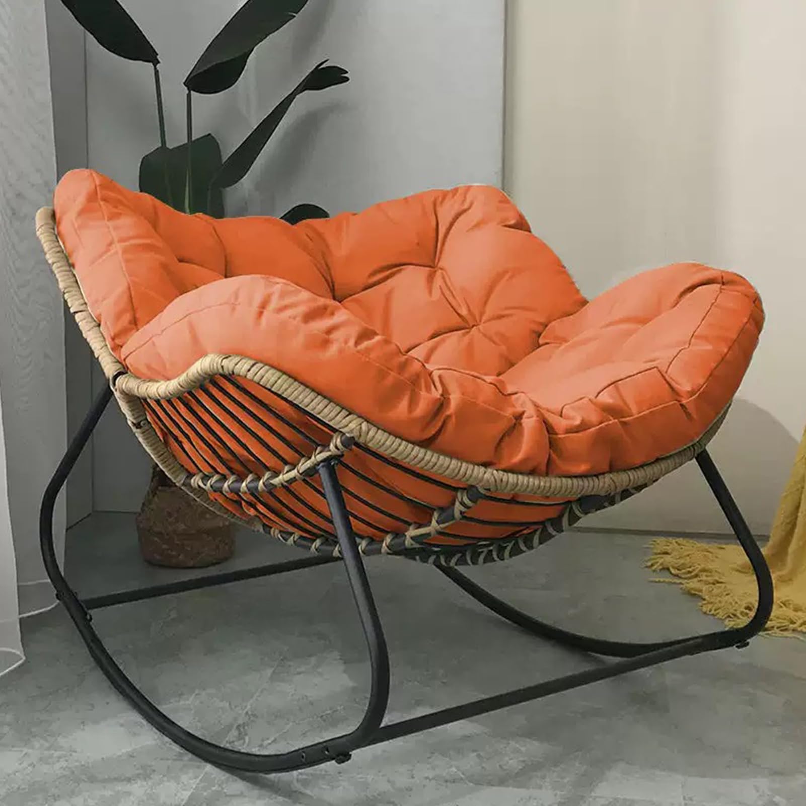 Chaise à bascule confortable avec coussin gris pour terrasse
