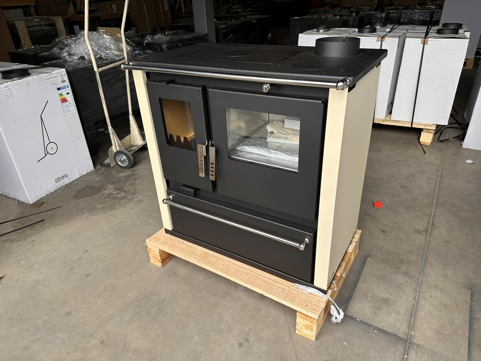 EEK A+ Verso Cs Plus Poêle à bois en inox 7,7 kW avec panneaux latéraux ivoire