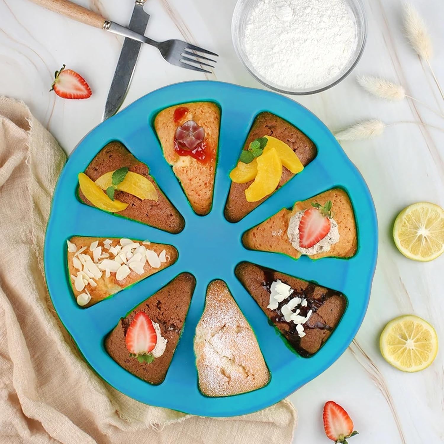 Silikon-Kuchenform mit 8 Mulden, antihaftbeschichtet, Pizzascheiben, Kuchenform, dreieckige Kuchenform, hitzebeständiges Backwerkzeug für Brownies, Muffins, Scone Pizza, Seife (2 Stück blau + rot)
