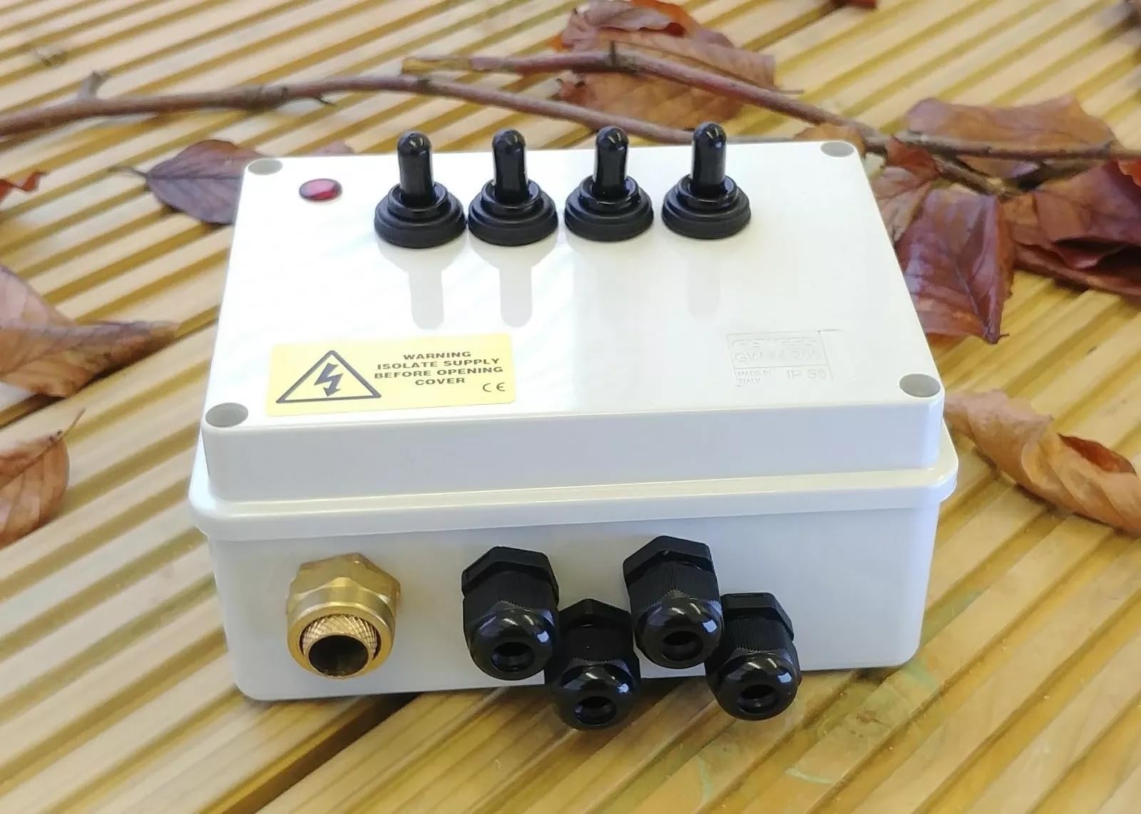 Pondswitches-UK OUTDOOR GARDEN SWITCH BOX FOR PONDS PUMPS LIGHTING - with Mains LED (4 Way with Armoured Cable Inlet)