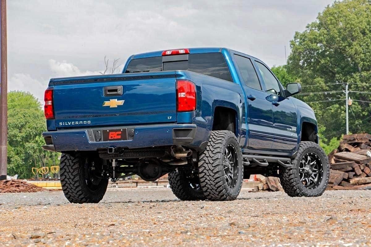 Rough Country 7" Lift Kit w/N3 Struts for 2014-2018 Chevy/GMC 1500 2WD - 18734