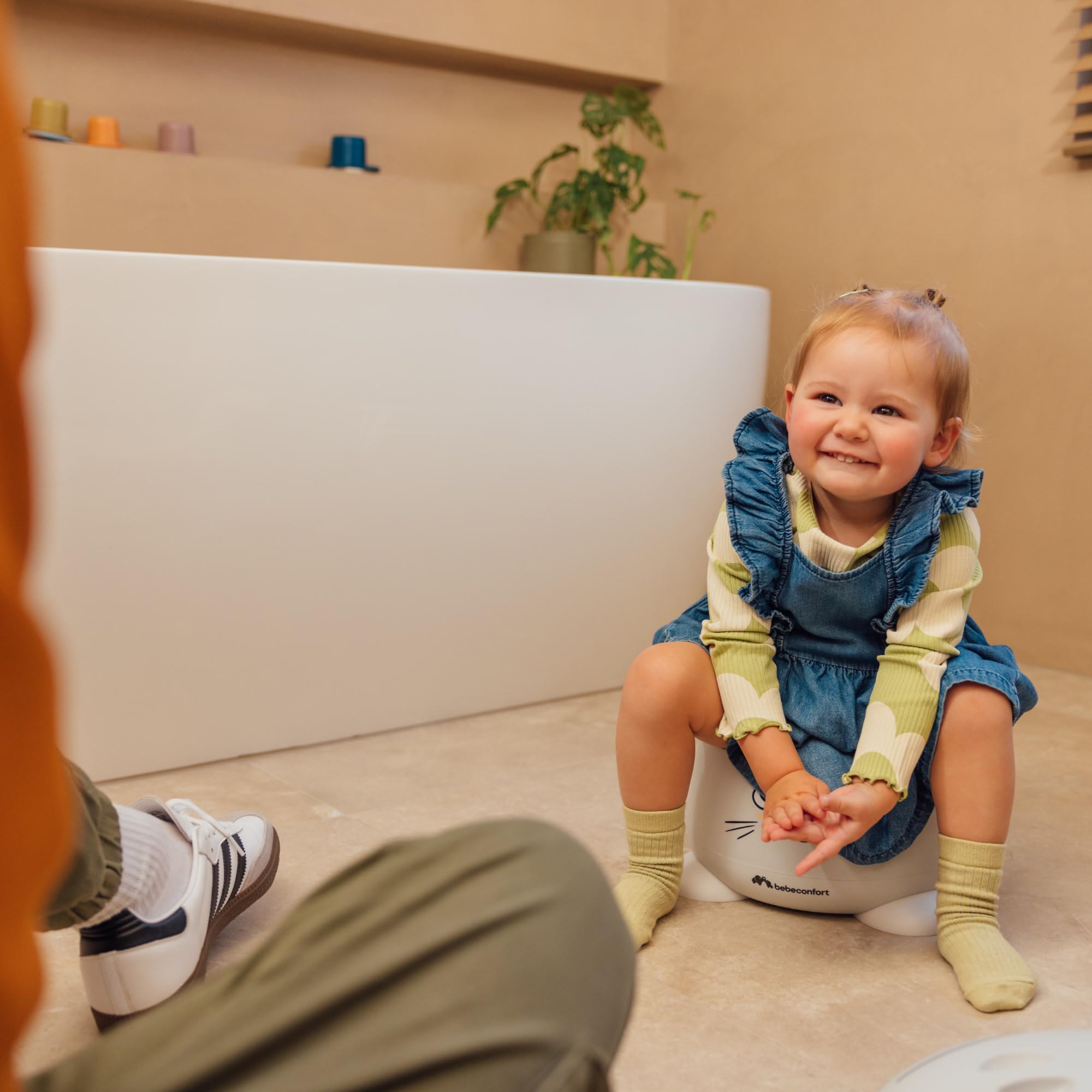 Bebeconfort Comodo Vasino Bambini, 12-36 Mesi (0-20 kg), Ergonomico e Compatto, Facile da Pulire, Tazza Amovibile, Paraspruzzi Igienico, Antiscivolo, Vasino per Bambini WC, Coniglio