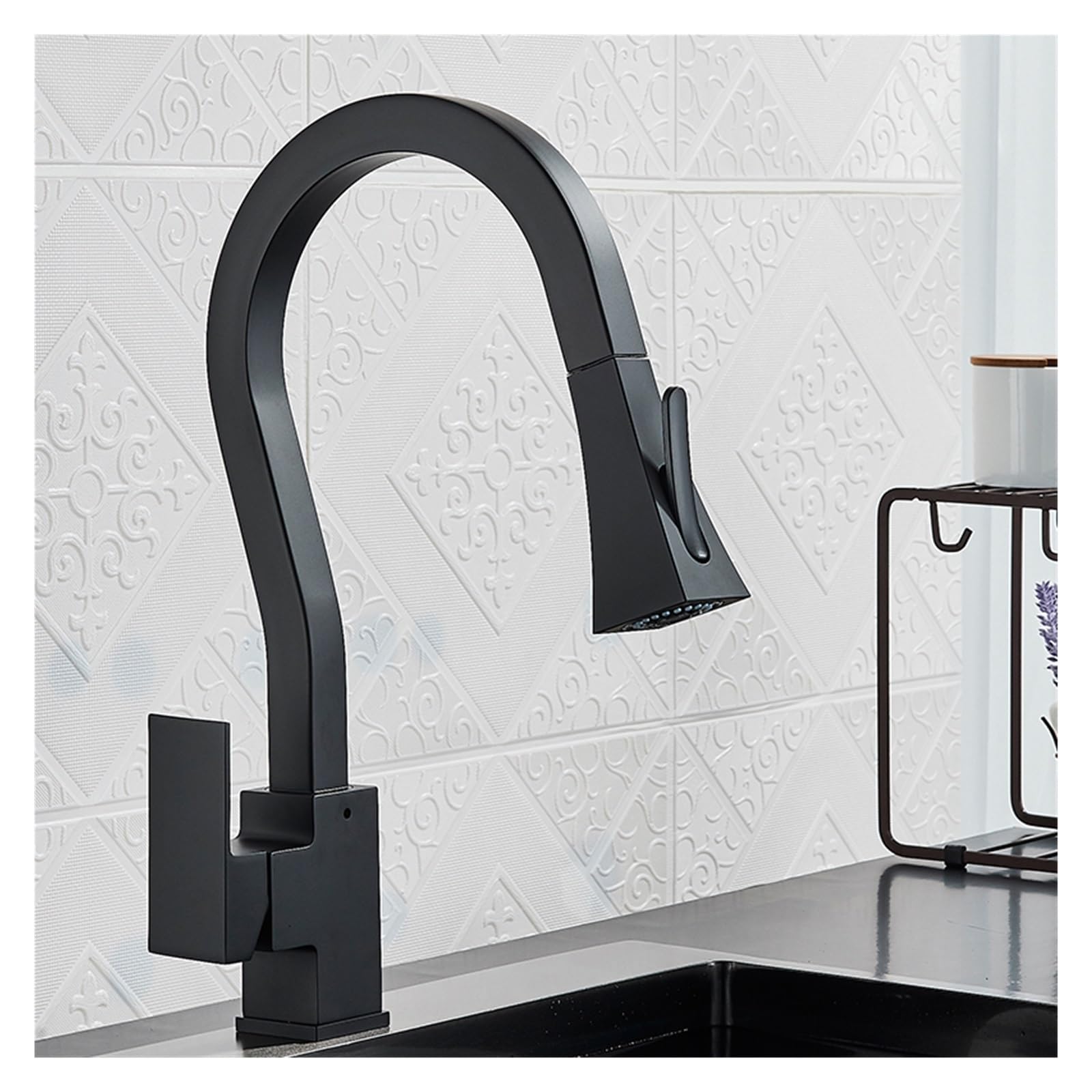 Robinet de cuisine noir carré extractible pour simplifier vos recettes