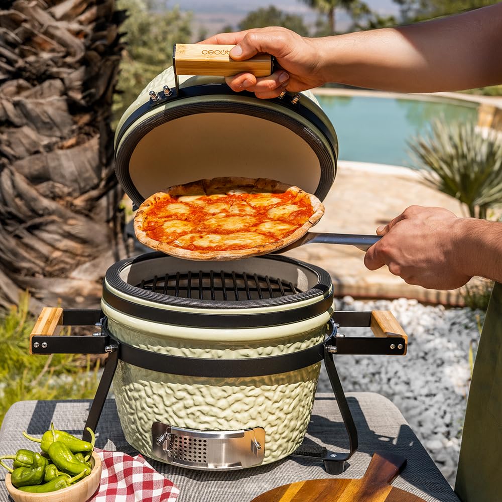 Cecotec Kamado Barbacoa de Carbón Cerámica Ø 32cm DragonFire 3200. Asa, Ahuma, Hornea y Guisa, Resistente a 1000ºC, Diámetro 32cm, Soporte Hierro Fundido, Cámara Hermética, Ruedas, Termómetro