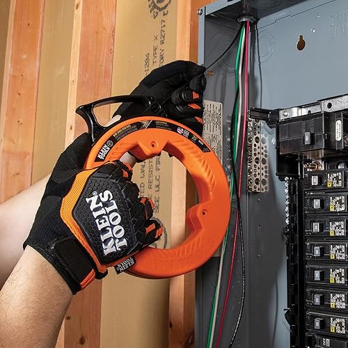 Miniatura 7 de Klein Tools 56335 Cinta de pescado eléctrica de acero plano, cinta de acero de resorte de 25 pies de 14 pulgadas de ancho, punta de plástico