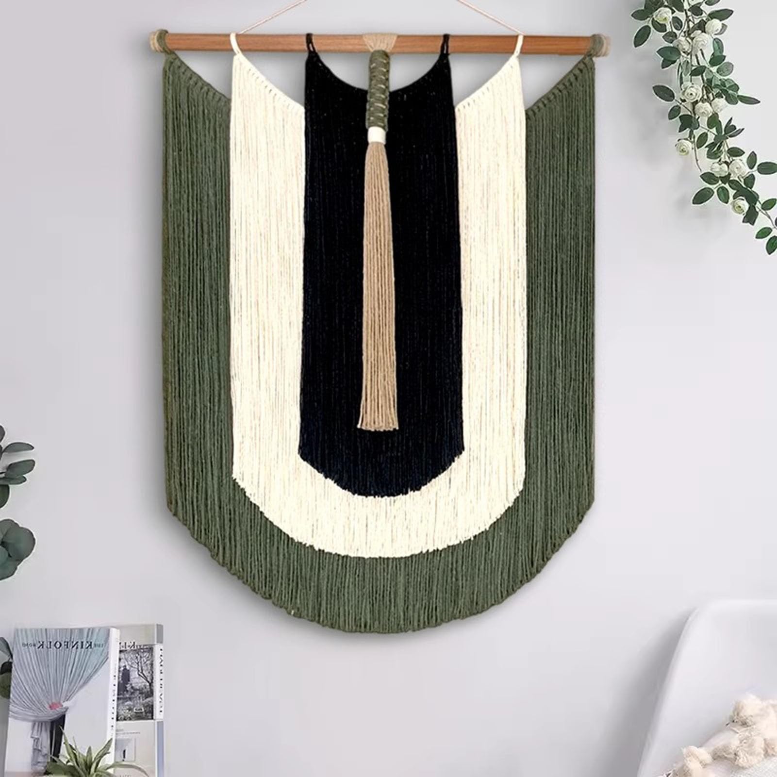 Tapices Macramé Tapiz de macramé bohemio para colgar en la pared, tejido a mano con cuerda de algodón y diseño geométrico con flecos en verde, beige y negro.