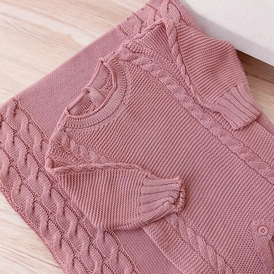 SAIDA MATERNIDADE 2 PÇS DE TRICOT LUXO MACACÃO E MANTA MENINO E MENINA RAFA TRANÇA (Rosê RAFA)