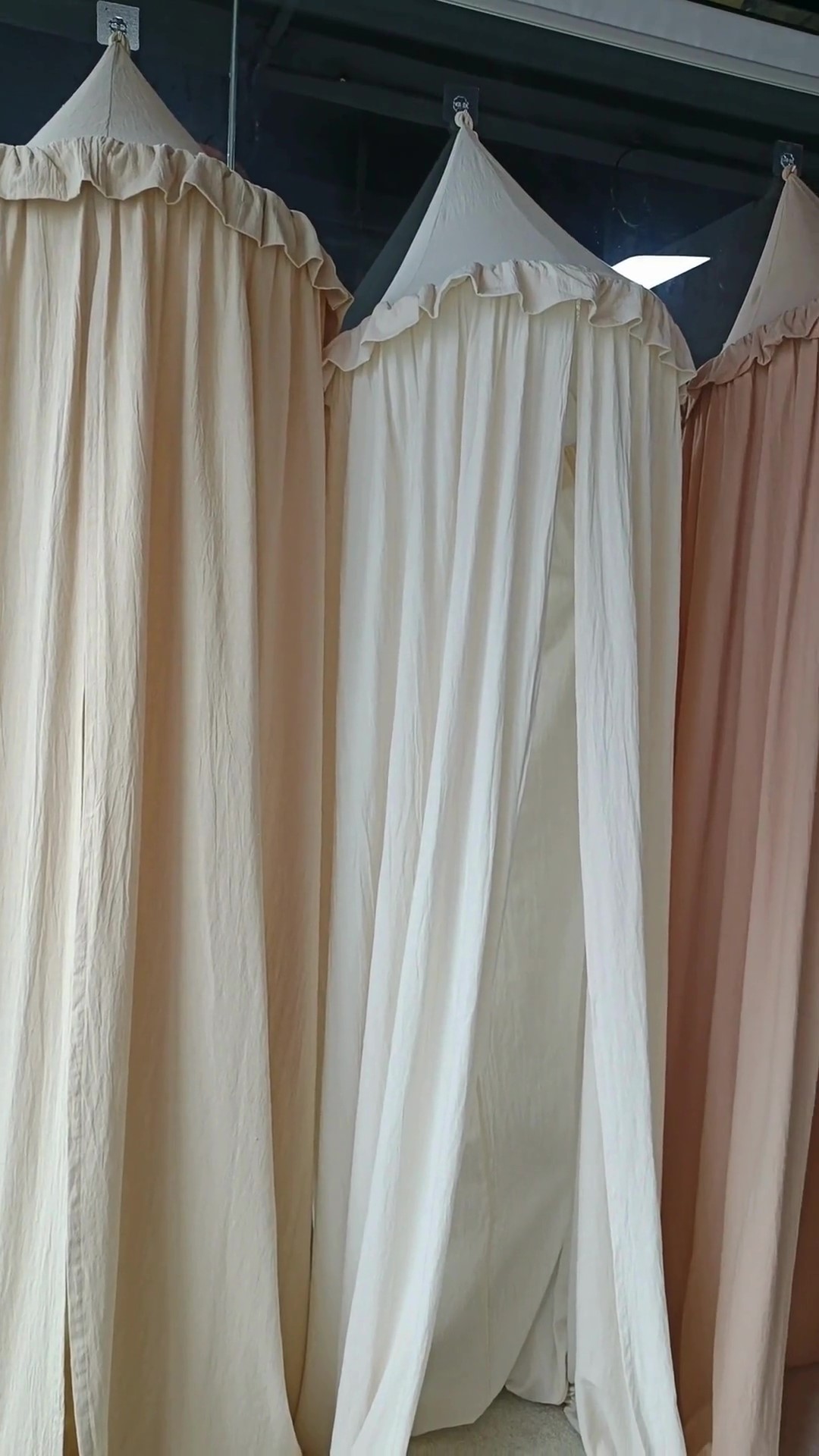 Baldacchino Per Lettino Wonder Space - Tenda Principessa Con Pompon, Rete Zanzariera, Beige - Foto 5