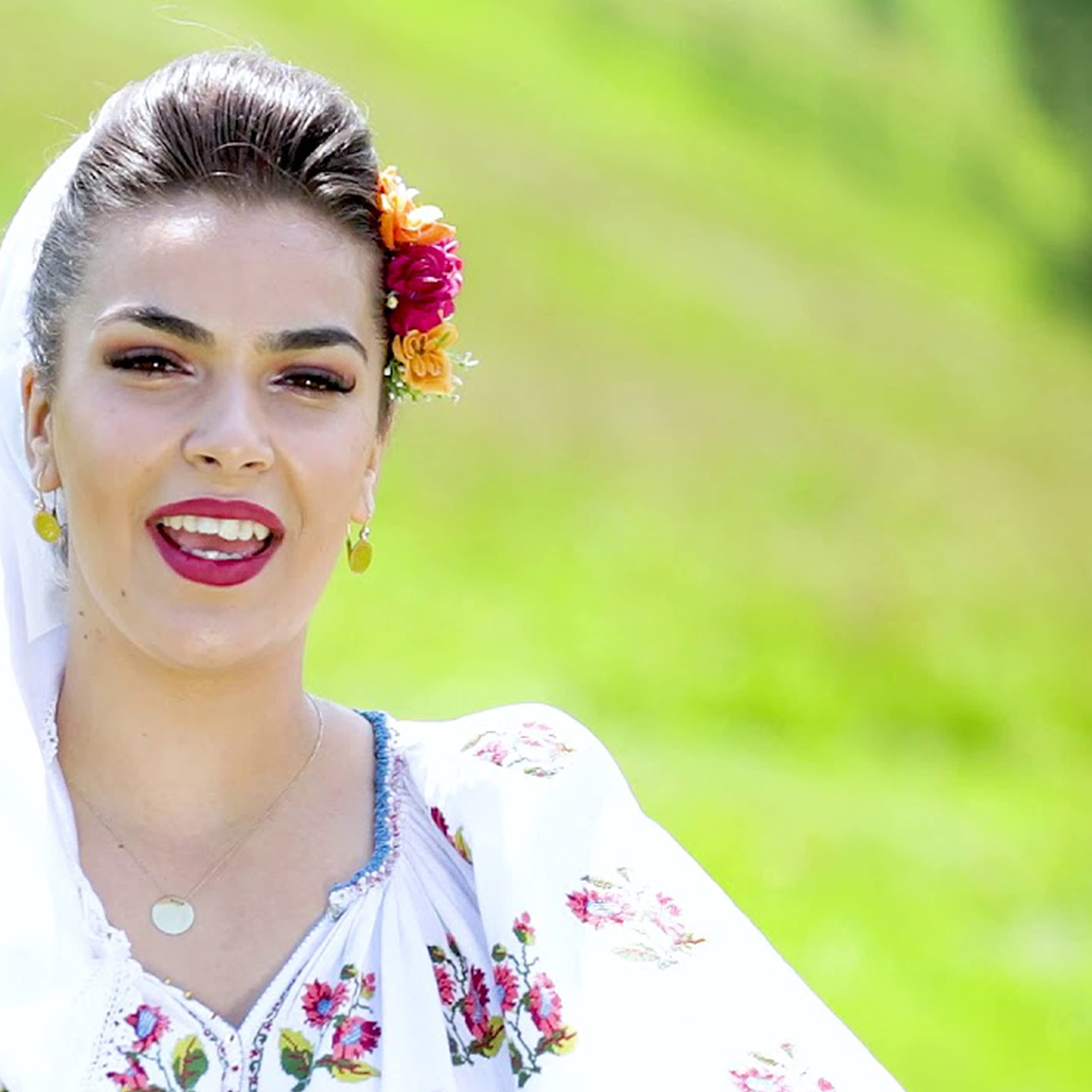 Bucuroasa, mama-mi spune