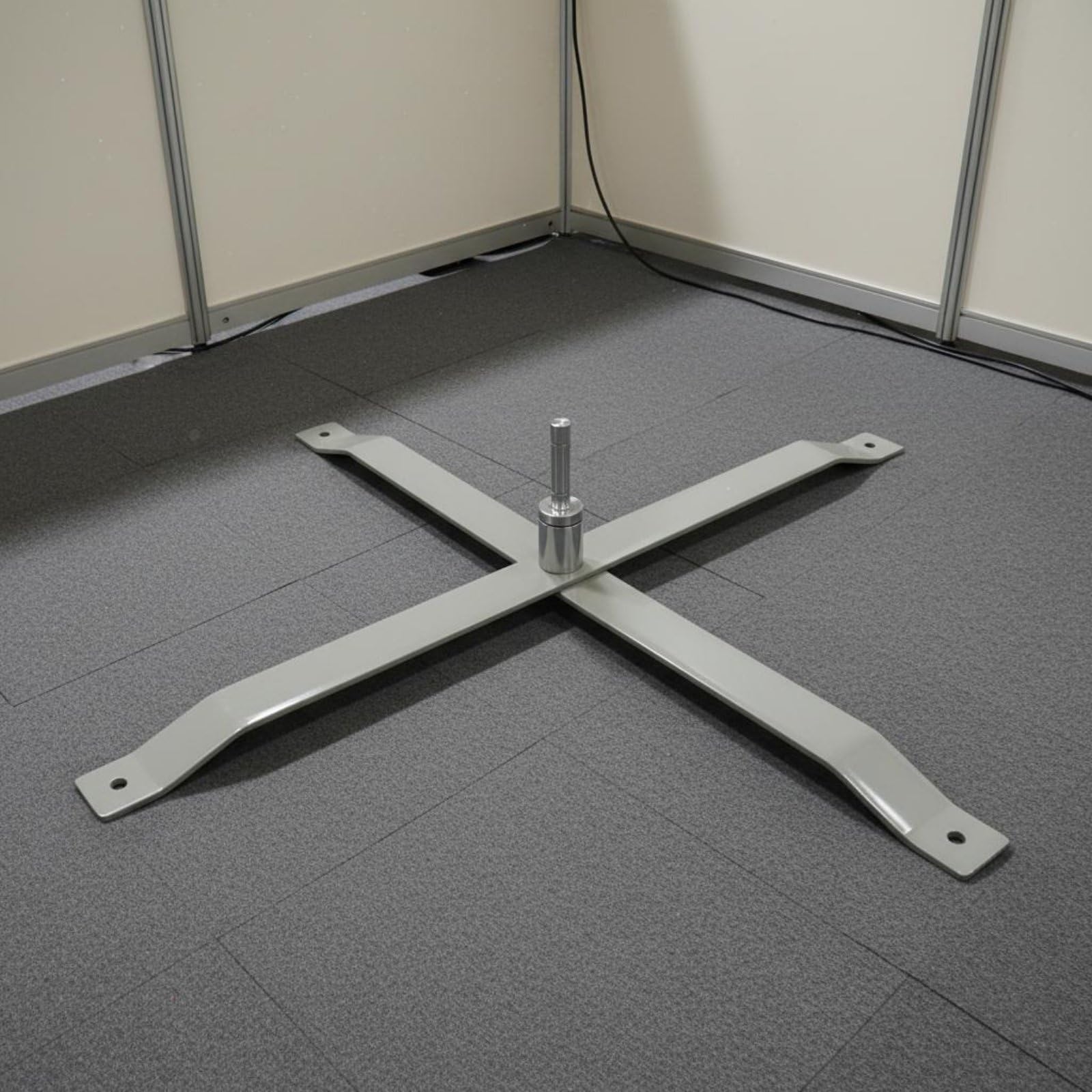 Colcolo Pole Support de Drapeau Publicitaire Base Croix Support Mât Socle Métal Stabilité Renforcée Quatre Bras Adapté aux Vitrines Commerciales Seuils Extérieurs