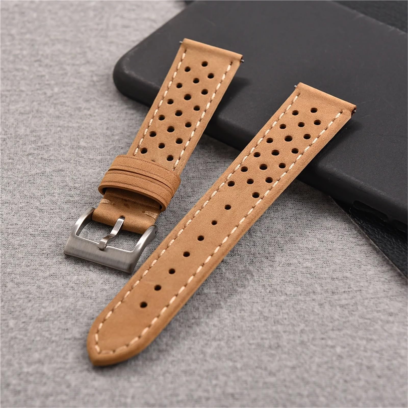 Generico Vintage-Uhrenarmband im Racing-Stil: perforiertes Leder, Schnellverschluss 18-22 mm