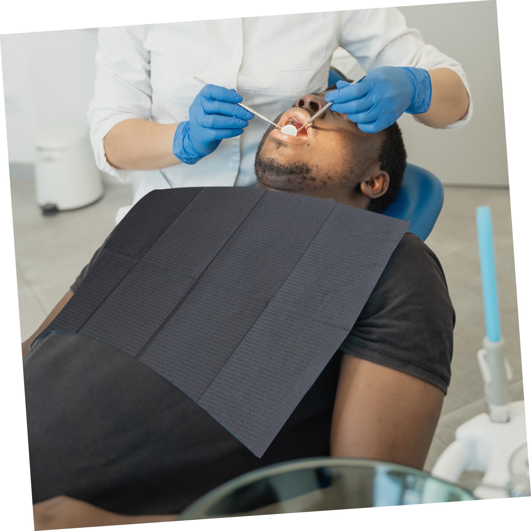 SOLUSTRE 125 Stück Einweg Dental Lätzchen Tischunterlage aus Papier und Pe Reißfest für Zahnarztpraxis und Schönheitssalon
