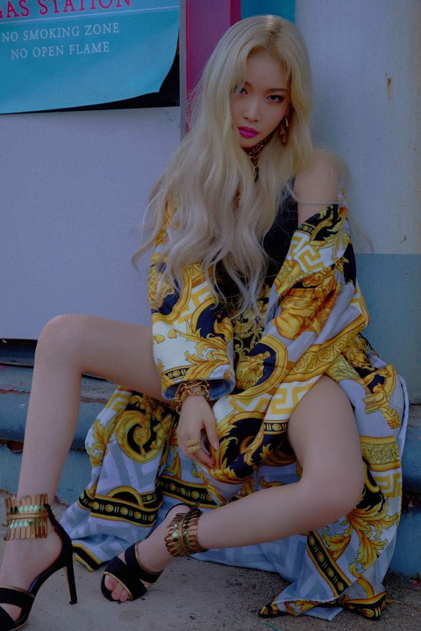 Chungha 4th Mini Album [Flourishing] - Pack of CD, Booklet, Postcard, Photocard, Extra Decorative Sticker Set, Photocard Set