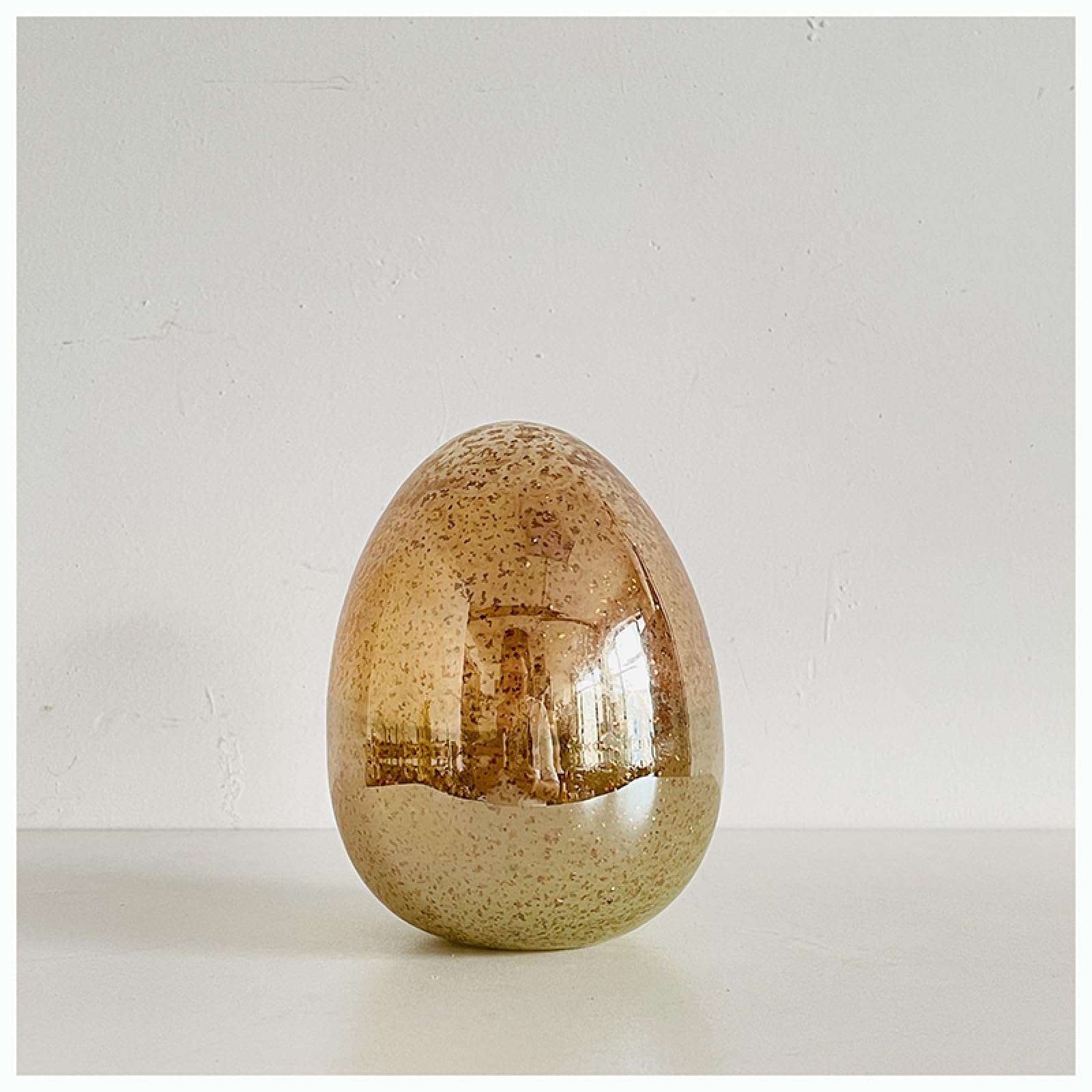 Boule en verre émaillé jaune pour sublimer une pièce sombre sans éclat