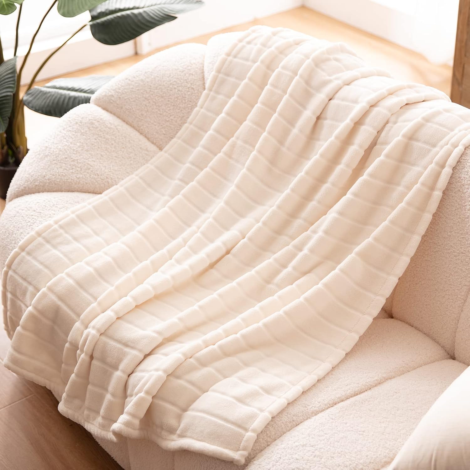 Bertte Plush Throw Blanket Super Soft Fuzzy Warm Blanket