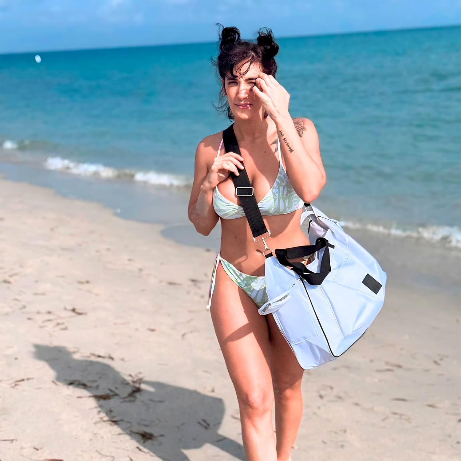 Extra Large Tote Bag for Women, Large Beach Bag with Zipper, Waterproof Tote Bag, Tote Resistant to Stains, Overnight Bag For Women - Bonus Gifts: Cosmetic Holder and Coin Purse.