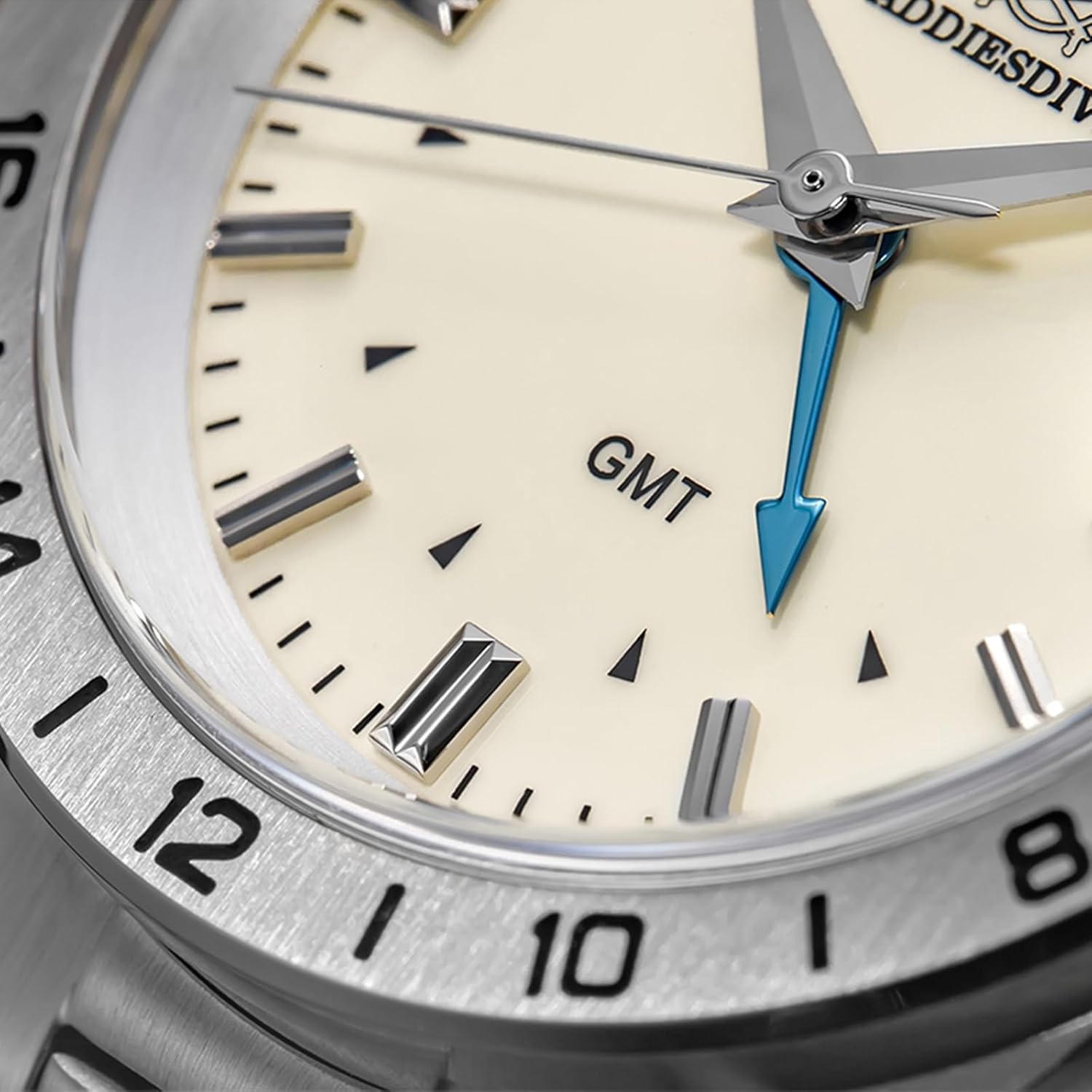 Close-up of the Addiesdive AD2063 watch crown and side of the case