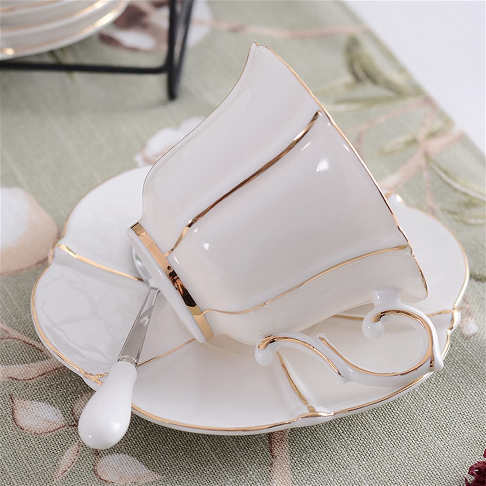 kubki do kawy Sześcioodporna ceramiczna w kształcie kwiatów i spodek (7 uncji) filiżanka kawy z uchwytem na kubek/zestaw białych filiżanki/angielski kubek kawy/zestaw herbaty porcelanowej filiża