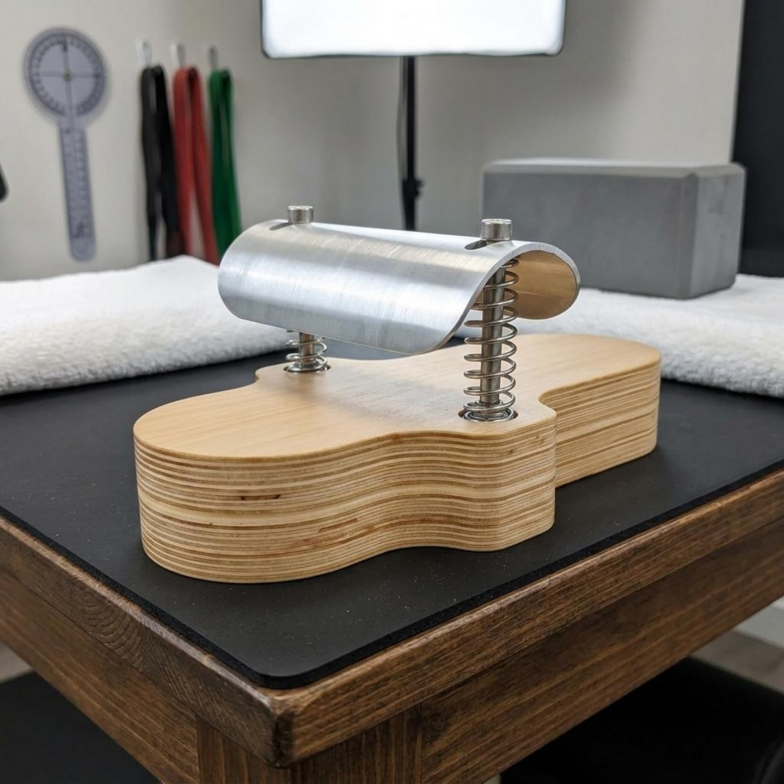 Harilla Dispositivo de Correccion del Pie con Estructura de Madera en y Resorte Visible para Terapia de Estiramiento del Tobillo y Entrenamiento de Flexibilidad del Pie en Hogar