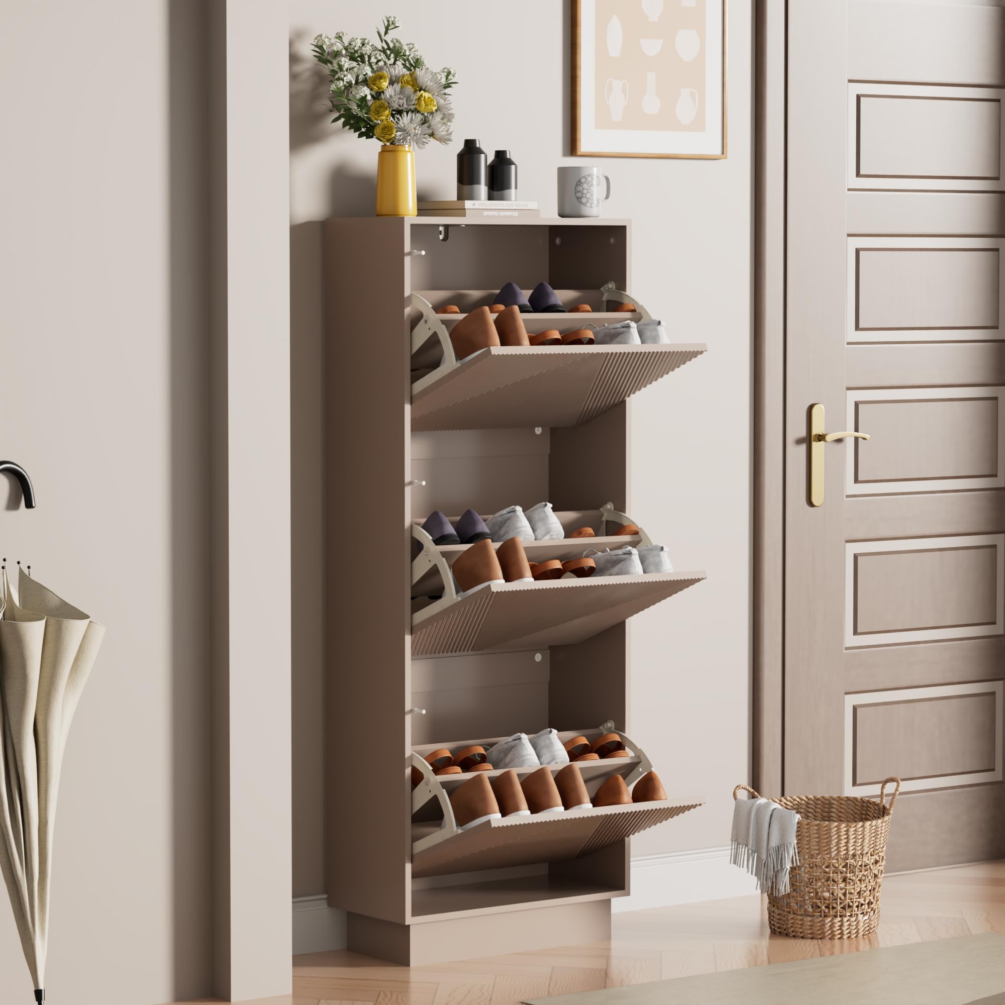 UEV Scarpiera da Ingresso con 3 Ante in Deisgn Intaglio, Mobile Scarpiera Bella e Funzionale con Ripiani Rimovibile e Regolabile, Scarpiere Salvaspazio Slim Stabili, 50 x 24 x 131cm, Beige Mocca