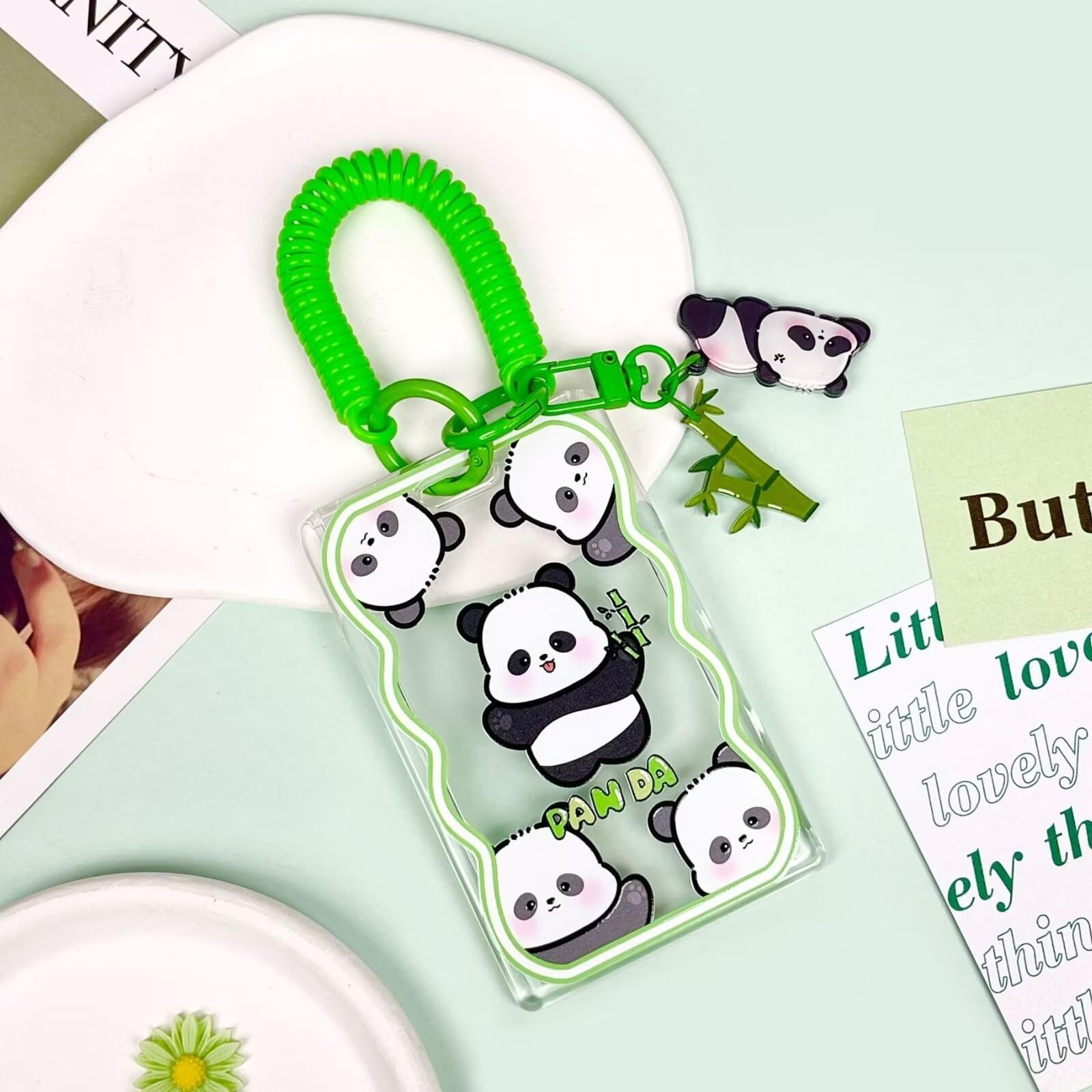 runrayay Kpop Photocard Holder Pinceau de clé Caricature Panda PC Holder Kpop ID Emblème Pinceau de clé Carte de Bus étudiant Pinceau de clé Emballage