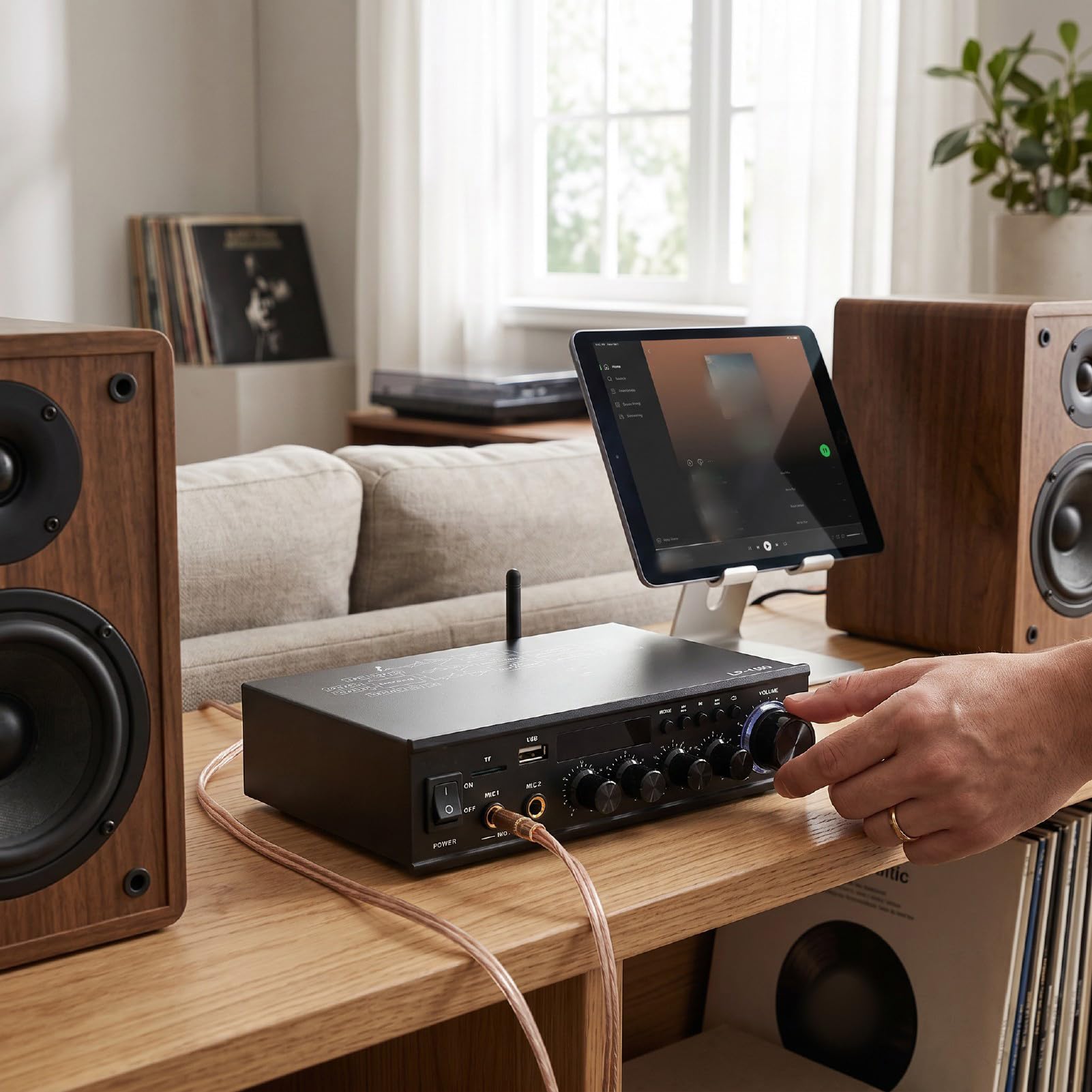 Luocute 2,1 Kanal Bluetooth Verstärker, Receiver mit Optischem und Koaxialem Eingang for Heimkino und HiFi (EU-Stecker) | Unterstützt TV, PC und DVD, 50W+50W+100W, Alu, USB/SD, 2 Mikrofonanschlüsse