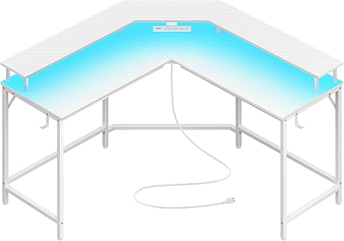 Huuger - Escritorio para juegos en forma de L con tomas de corriente y luces LED, escritorio para computadora con estantes para monitor, superficie