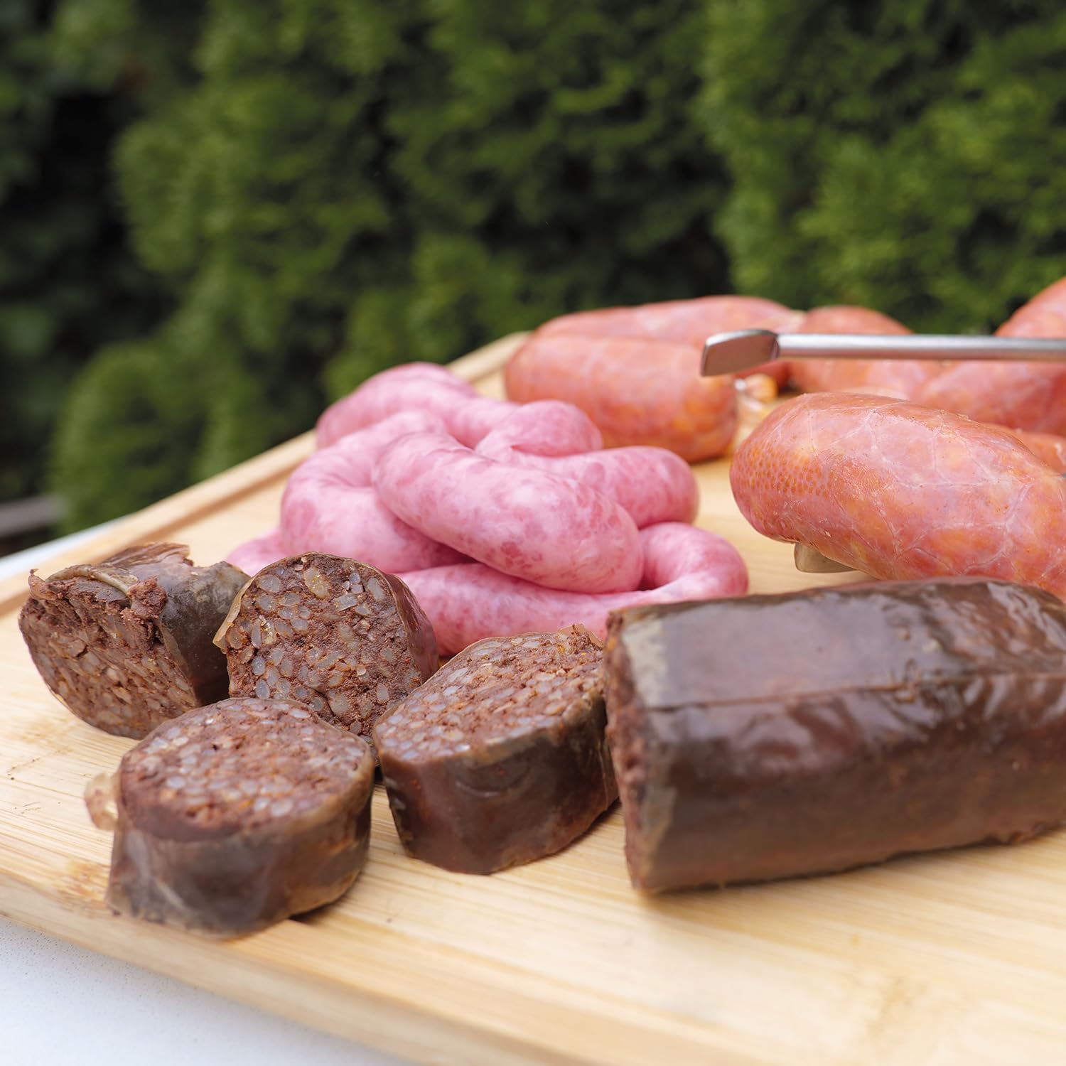 EMBUTIDOS LA PEPITA Pack Barbacoa Clásico (4 pax) 4 Hamburguesas mixta (vacuno/cerdo), 6 Chorizos Criollos, 1 Morcilla arroz, 8 Chorizos Rojos, 8 Salchichas Blancas Cerdo