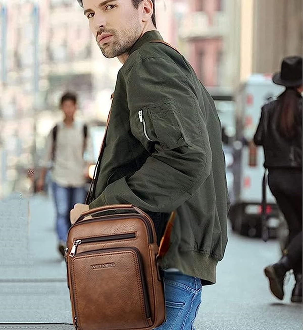 Hjkiopc Borsello Uomo Pelle Tracolla Casual Borsa a Spalla da Uomo Borselli da Lavoro Piccolo Messenger Bag per ufficio,Viaggio,Vita quotidiana, creatività regalo per la festa del papà (C- marrone)