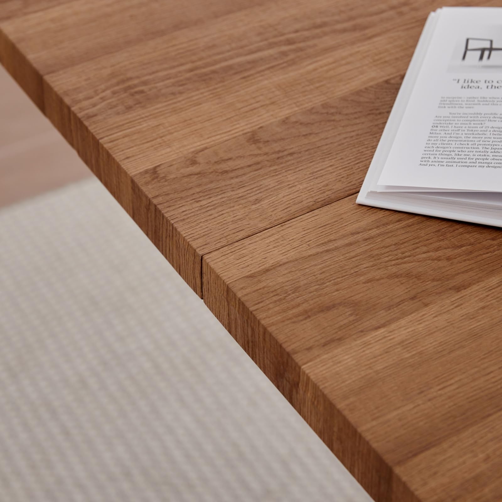 Set da Pranzo: Tavolo Rettangolare da 140 cm con 4 Sedie Imbottite, Ideale per Sale da Pranzo, Cucine e Soggiorni — Marrone Scuro + Nero