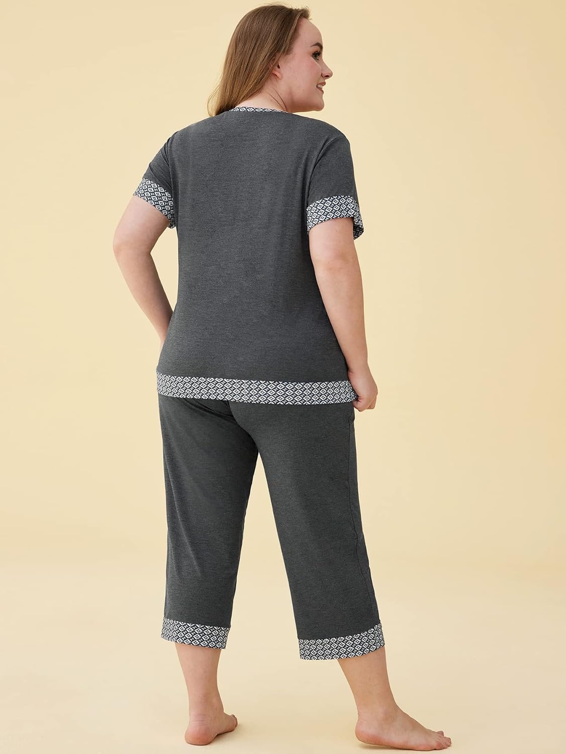 Latuza Women's Viscose Capri Lounge Pajama Set - Image 6