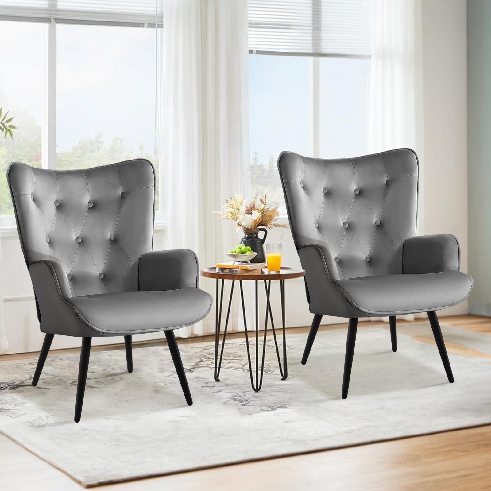 Sedia imbottita con struttura in legno bianco e tessuto grigio Tim