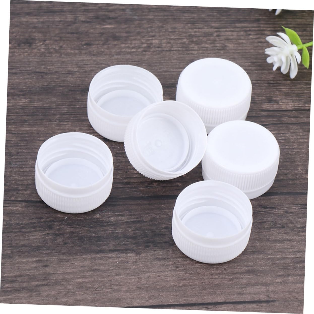Cabilock 800pcs Plastic Bottle Caps for Craft Projects Creative Replacement Caps for Daily Use Smooth Finish Spill-resistant Design for Home Education and Art Classes
