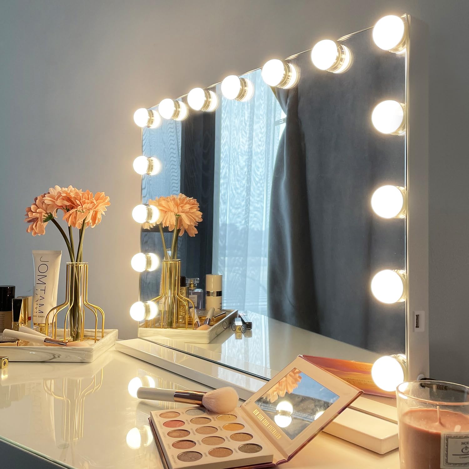 Specchio Da Trucco Hollywood THEKLA 61x81 Cm – Con Luci LED Dimmerabili, 3 Colori E Porta USB – Da Parete O Da Tavolo