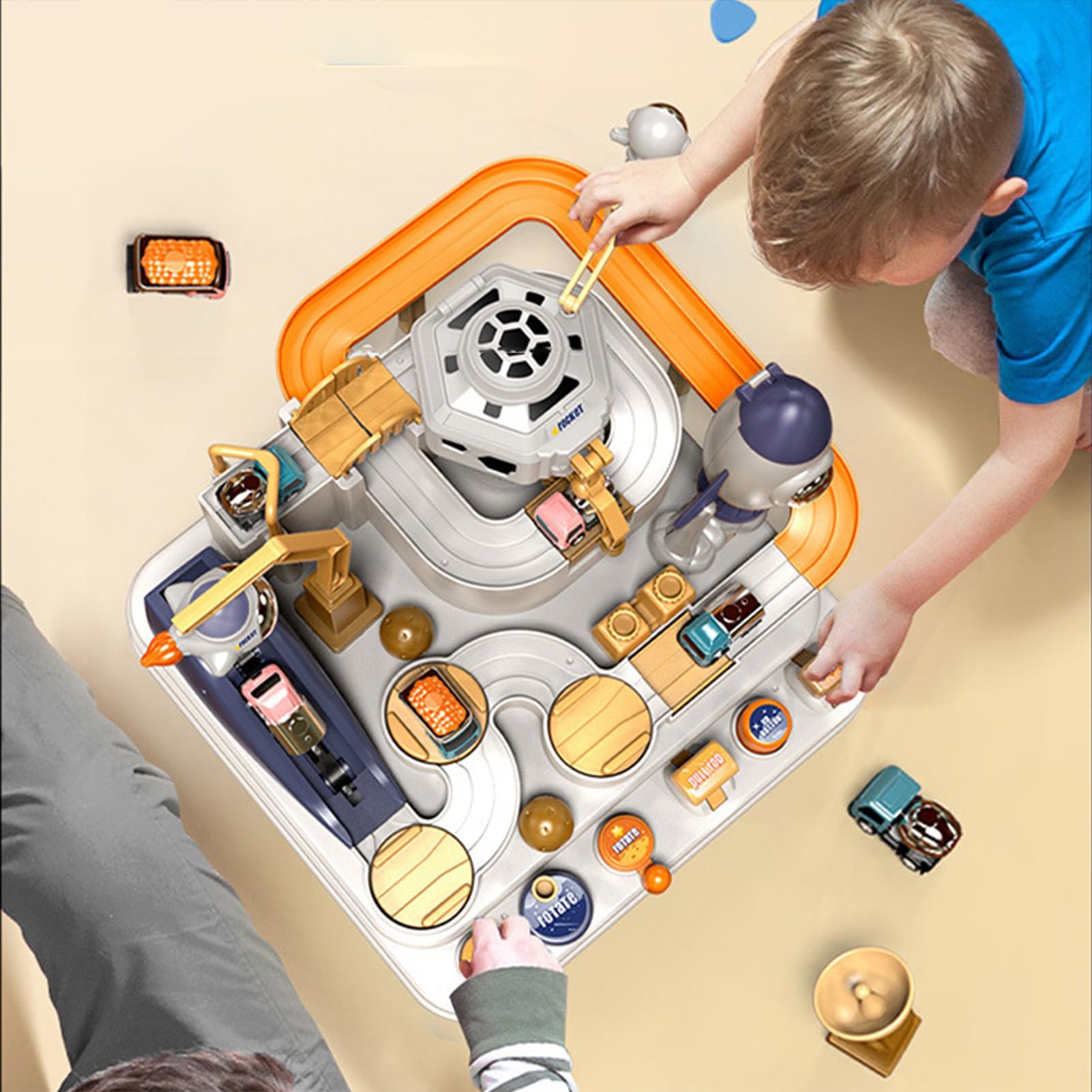 Car Spaces Adventure Toys - Set da pista, gioco educativo per bambini in età prescolare, 3 mini auto e figura di astronauta | Attività di apprendimento per ragazze e ragazzi, regalo divertente per la
