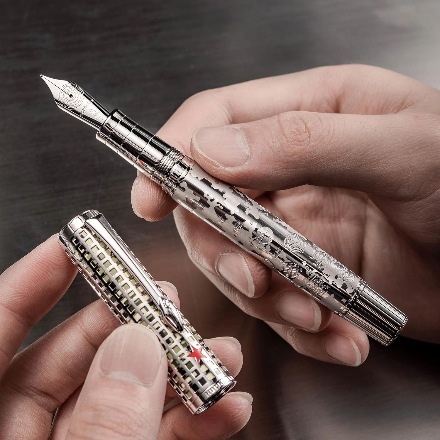 Hongdian WA35 Stylo-plume à pointe fine, squelette creux et satellite, avec étui en métal