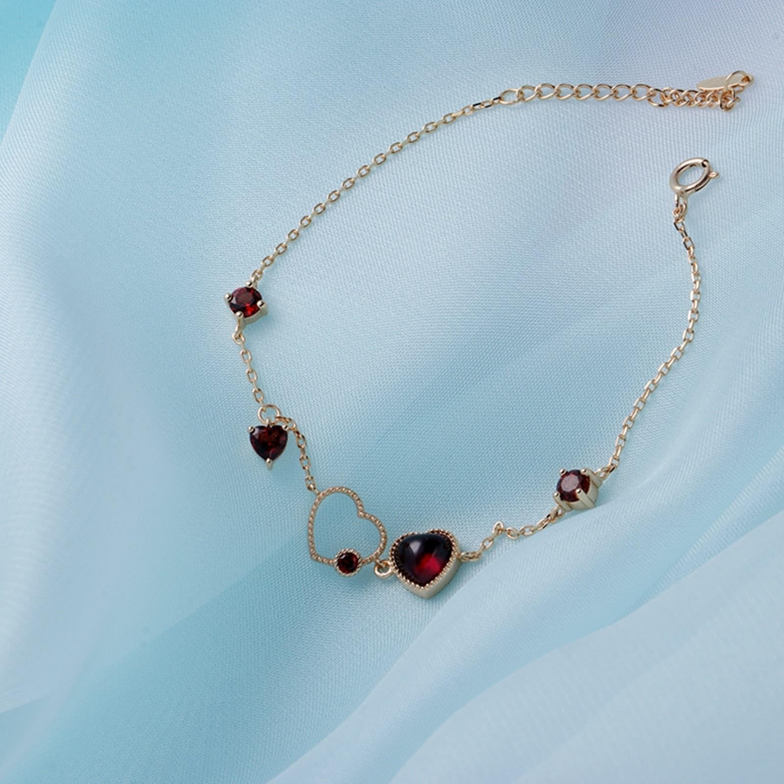 Au375 - Bracciale in oro giallo 9 carati, con cuore rosso granato e cuore, 23 cm