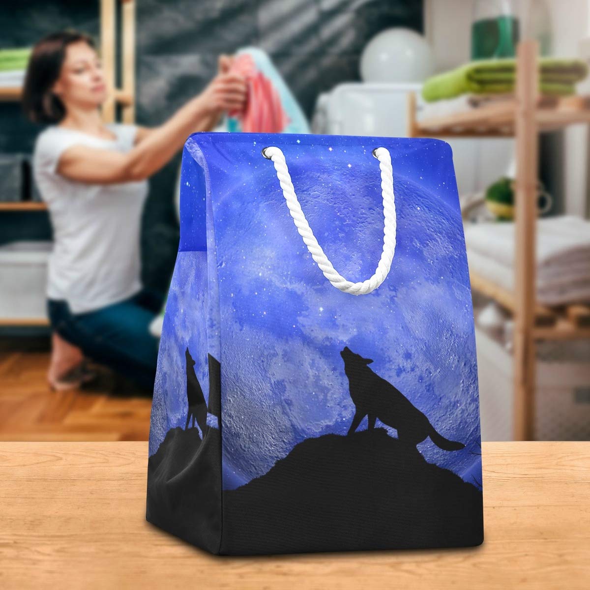 Bolsa de lavandería grande con asas de transporte para ropa sucia de Halloween Lobo aullando Luna