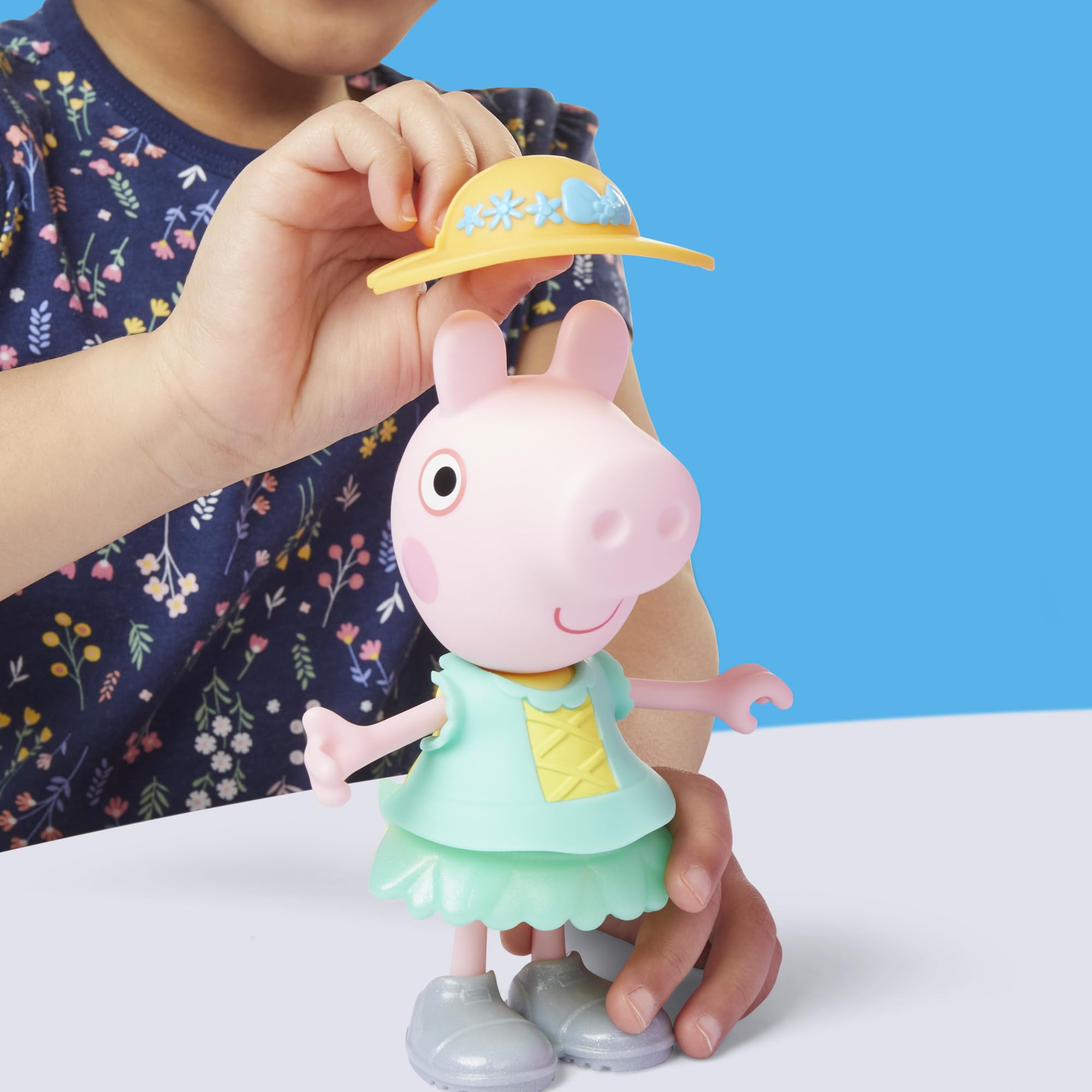 Peppa Pig Hasbro, Guardaroba di Peppa, Set di Giocattoli per Bambini e Bambine dai 3 Anni in Su, Ottima Idea Regalo, Include Action Figure di Peppa, 14 Accessori e Sticker