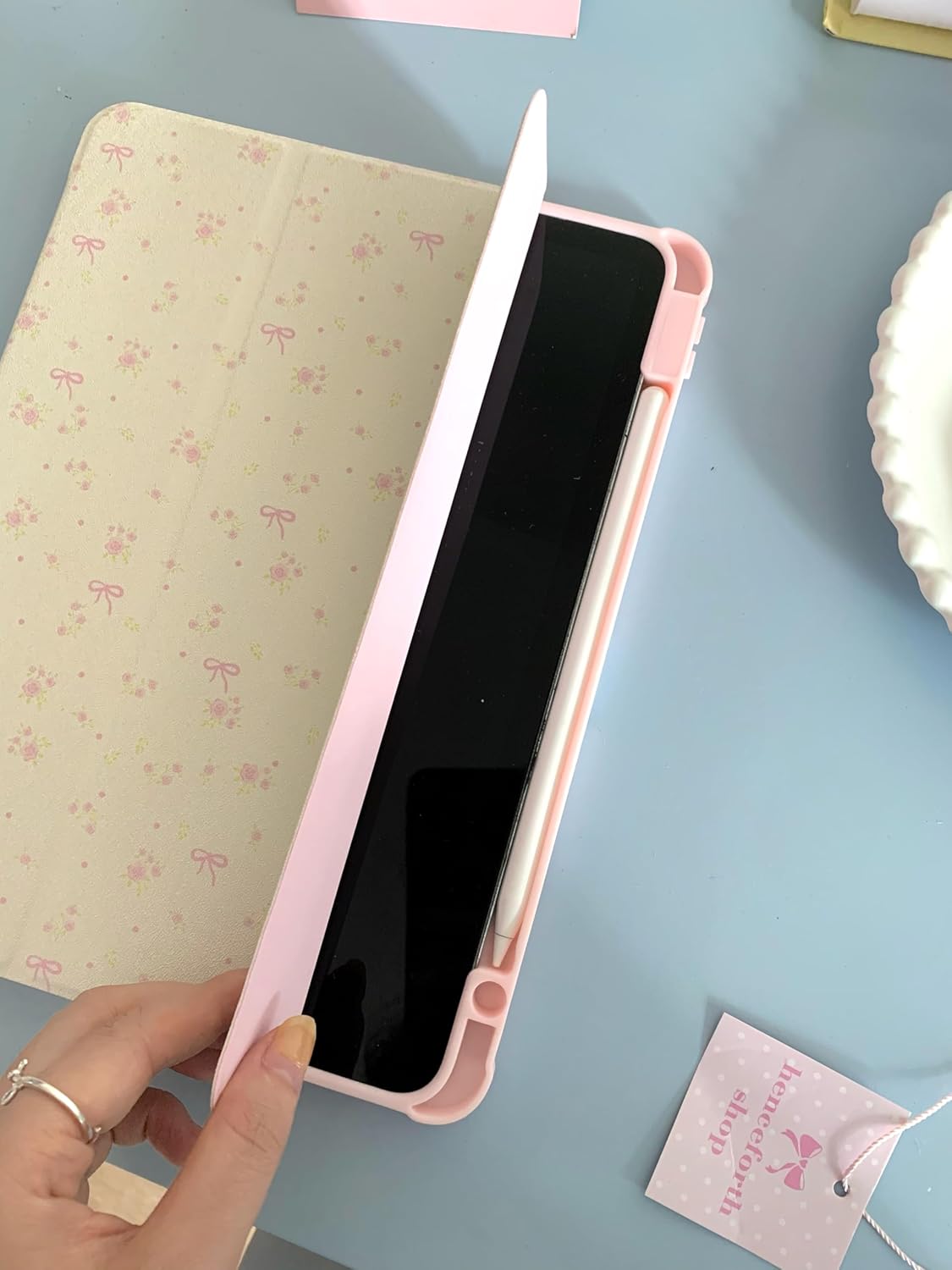 Hard PU Leather Mirror Back Folio Case with Triple Adjustable Kickstand for Apple Pink Bow Ribbon Flowers Floral Light Cream White Refreshing Girls Kids (for iPad A16 11-Inch 11th Generation 2025)