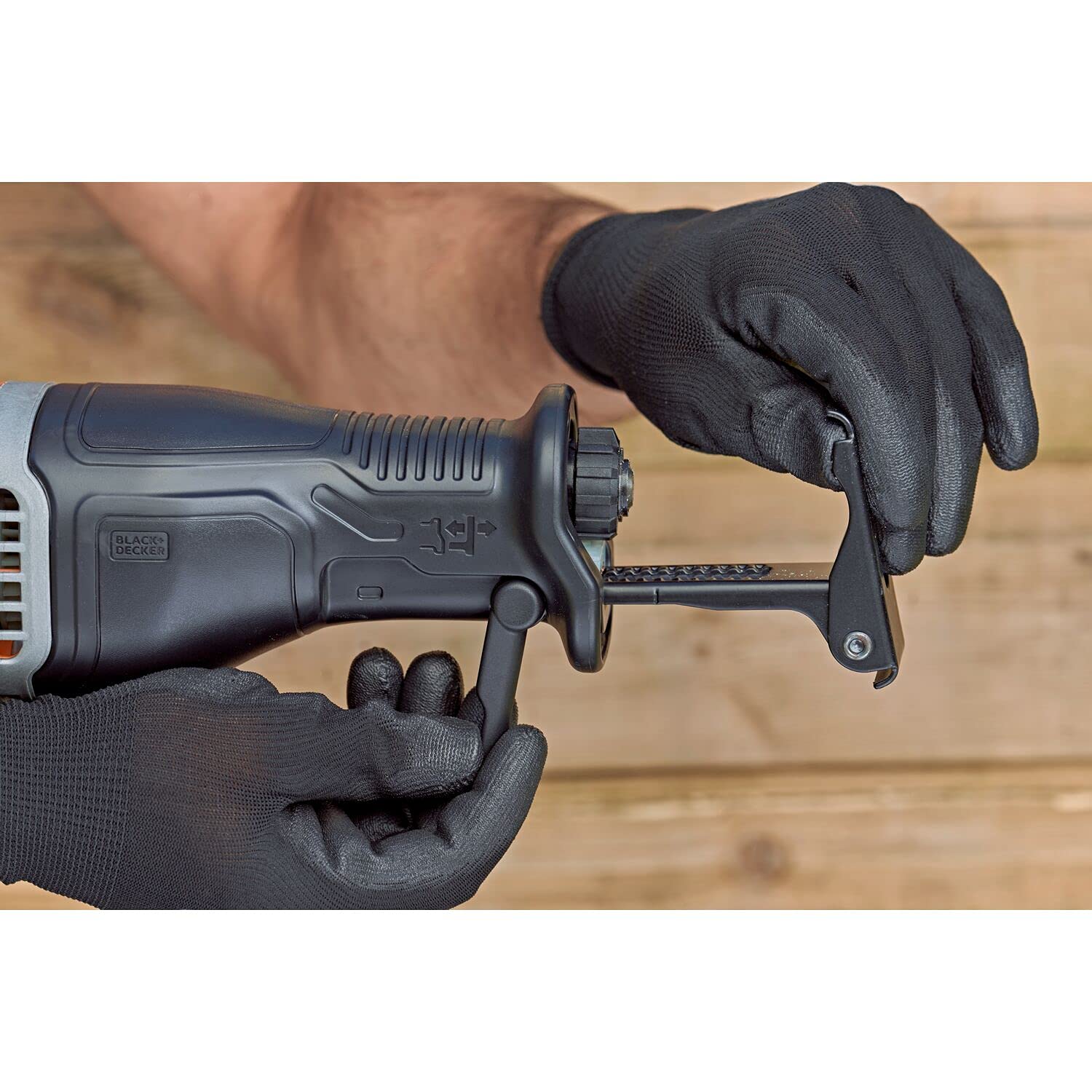 BLACK+DECKER BES301K-QS Sega a Gattuccio in Valigetta, 750 W
