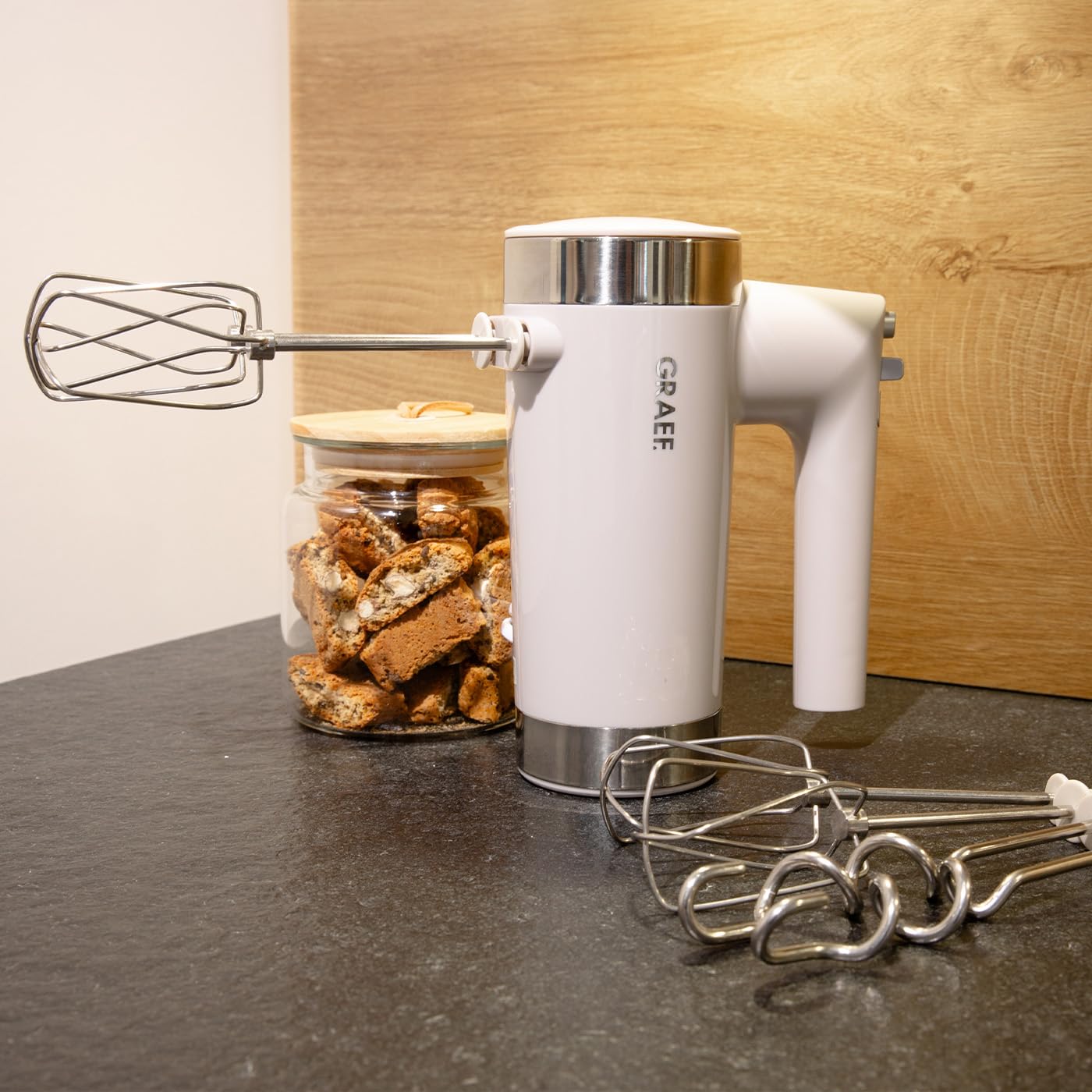 GRAEF Handmixer HM508 Taupe, 7 Geschwindigkeitsstufen Turbo-Taste, Leise im Betrieb, Auswurftaste – Handrührgerät, Extrahohe Knethaken auch für tiefe Schüsseln