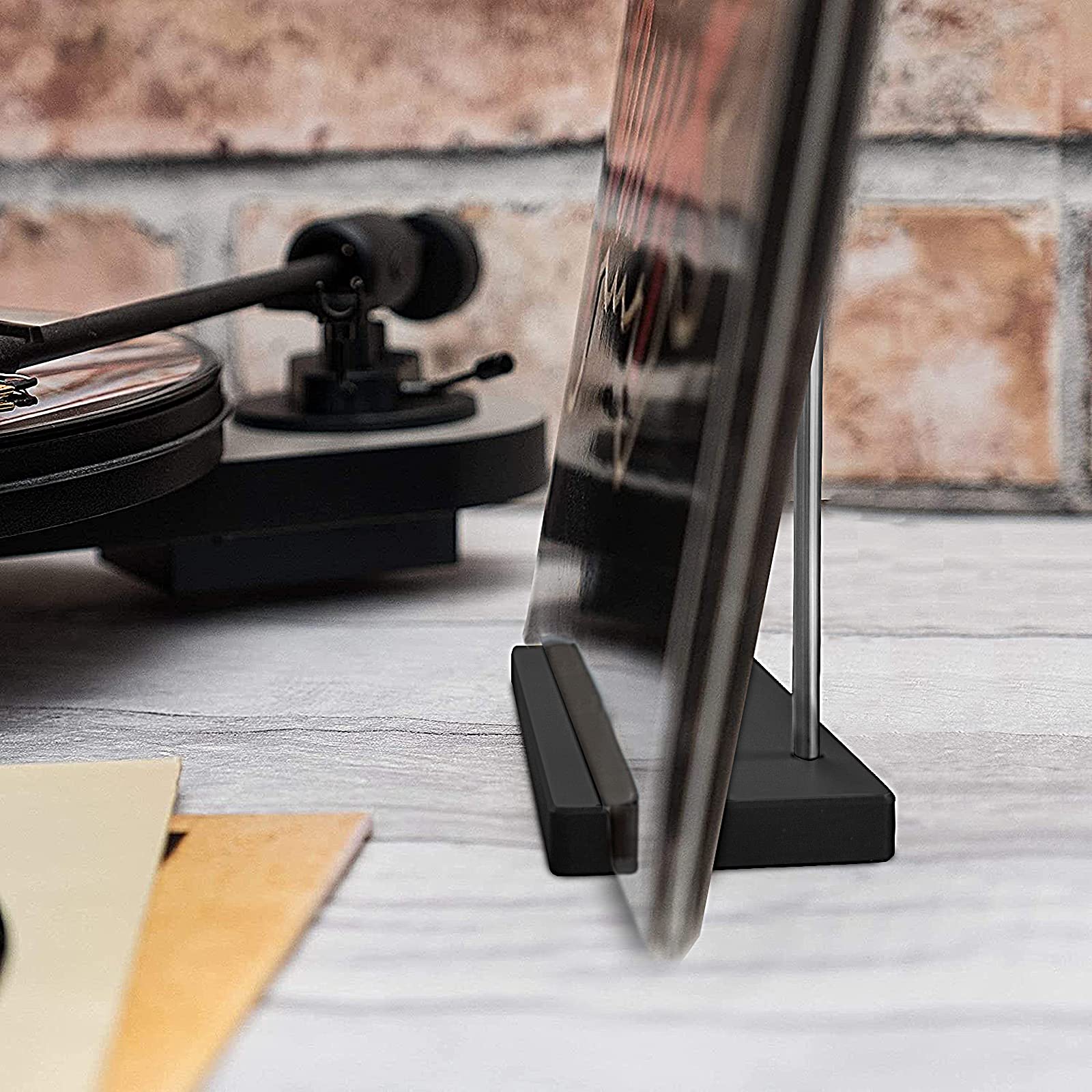 KAZAKA Exhibición de grabación de mesa – Ahora jugando vinilo Record Stand – Moderno y atractivo – Compacto y de acero inoxidable – sostiene 2 puertas gruesas de LP's de forma segura (negro)
