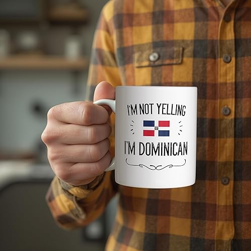 Miniatura 4 de Casitika Divertidos regalos de República Dominicana. Taza de café de cerámica de 11 onzas con texto en inglés "I'm Not Yelling I'm Dominican". Tazas