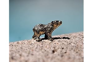 Small Brass Bear Figurine: Exemplary Craftsmanship for Bear Enthusiasts