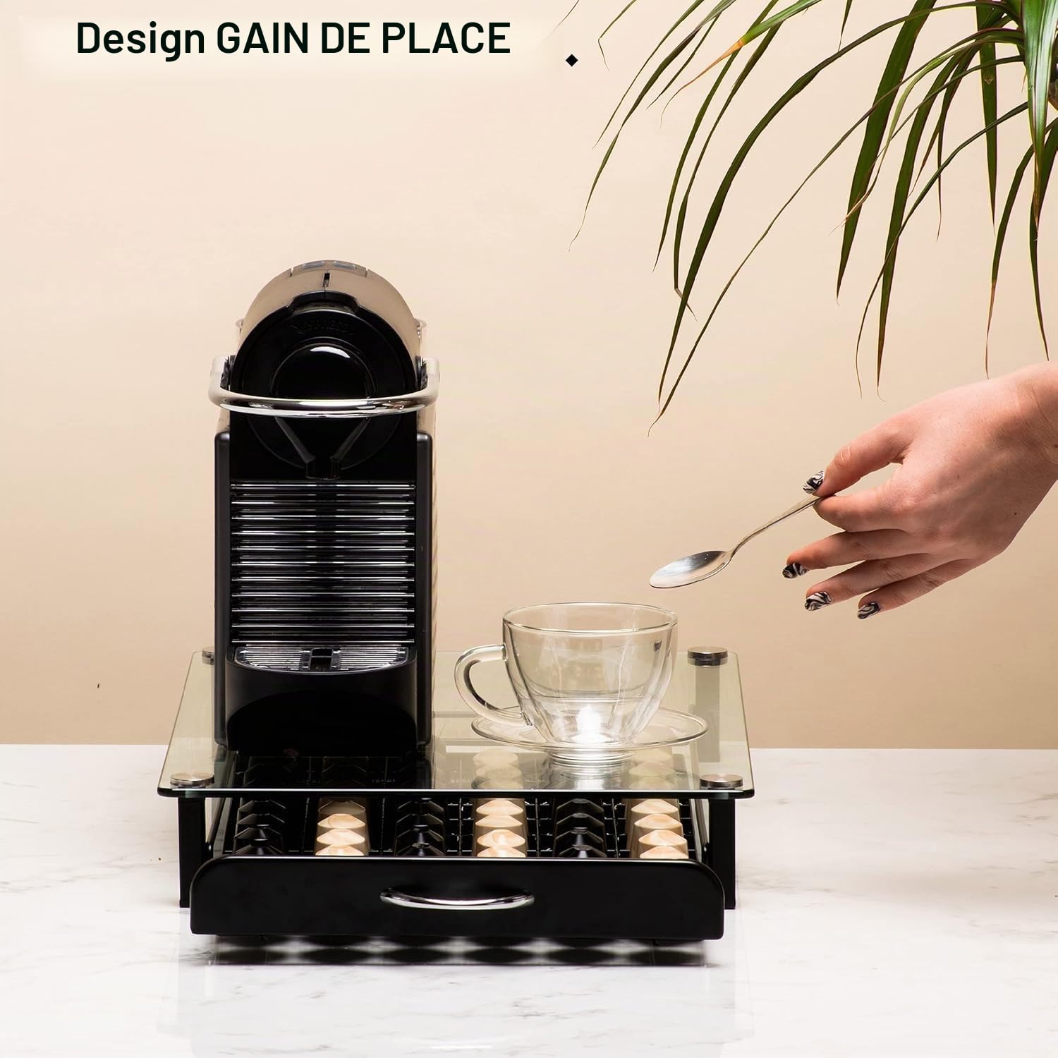 Peak Coffee Plateau Coulissant de Rangement Capsules Nespresso, 60 Capsules - Présentoir avec Structure en Verre Épais et Damier Métal Noir pour Dosettes de Machines à Café Nespresso - 29.8x41x6.5cm