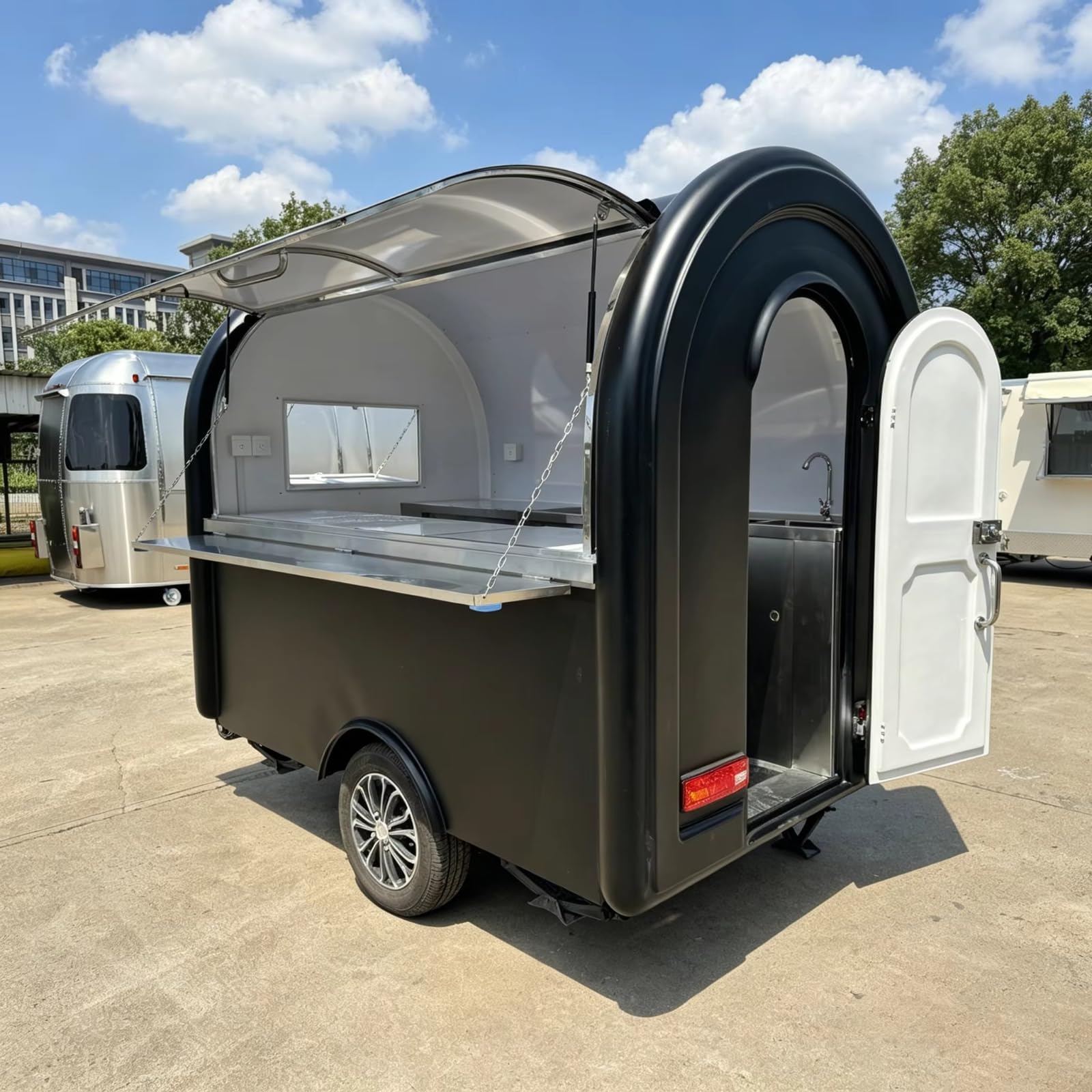 Camion alimentari e rimorchi alimentari completamente attrezzati in vendita - Camion alimentari mobili con griglie, friggitrici, frigoriferi per fare hamburger, pizza e hot dog
